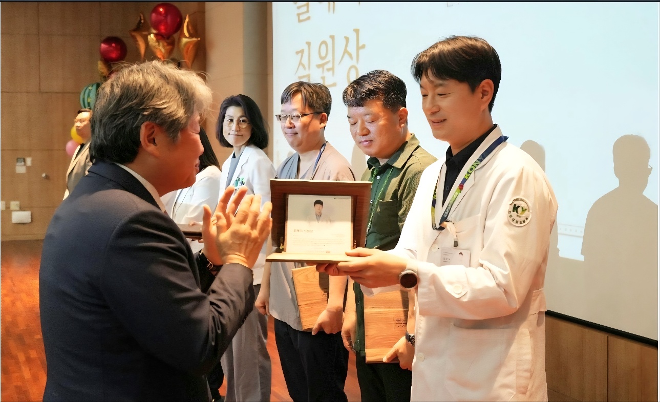 사회복지학과 김근수 교수님, 건양대병원 ‘올해의 직원상’ 수상!
