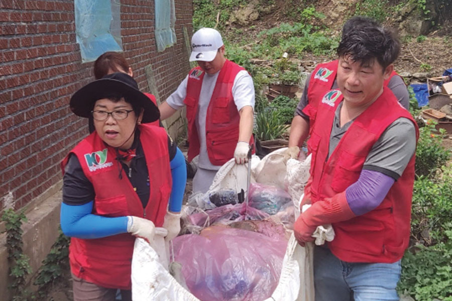 함께자원봉사갈까요 봉사단, 폭염속 논산 수해 복구 나서 '훈훈'
