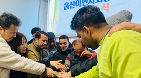 다문화한국어학과 출신 정정화 동문은 울산이민사회통합센터를 설립, 개업식을 진행하였다.